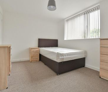 6 bedroom terraced house to rent - Photo 3