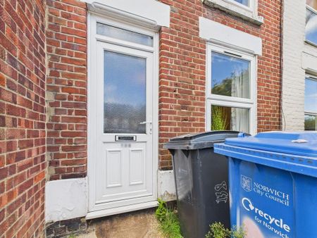 3 bedroom terraced house to rent - Photo 2