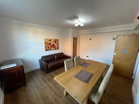 1 bedroom Apartment to let - Photo 2