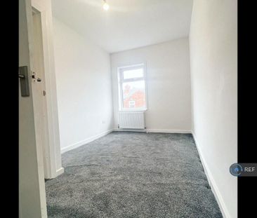 3 bedroom end of terrace house to rent - Photo 3