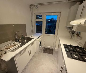 3 bedroom apartment to rent - Photo 4