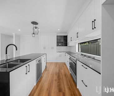 Stylish & Spacious Four Bedroom Family Home - Photo 4