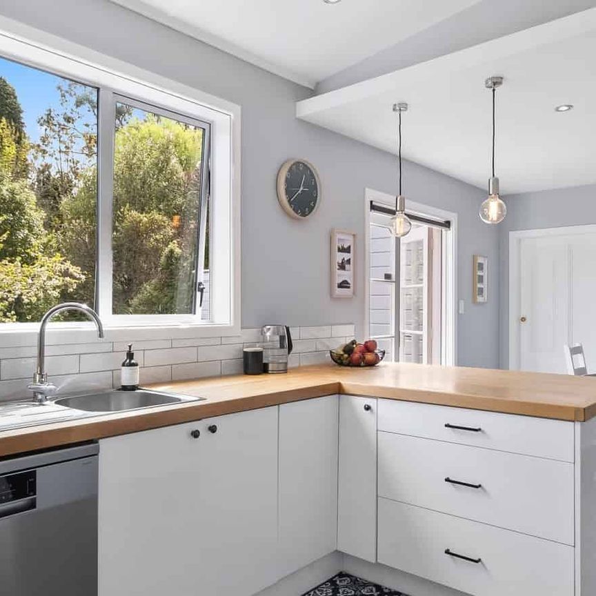 Beautifully Renovated Villa Close to City Centre - Photo 1