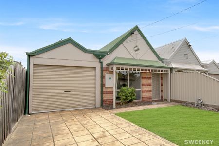 Three bedroom residence conveniently located in quiet location - Photo 5