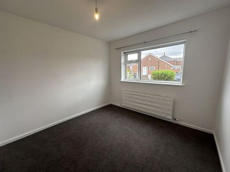 3 bedroom semi-detached bungalow to rent - Photo 3