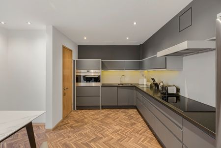 A Turnkey Apartment on One of London’s Finest Garden Squares - Photo 3