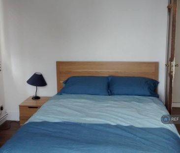 3 bedroom flat to rent - Photo 3