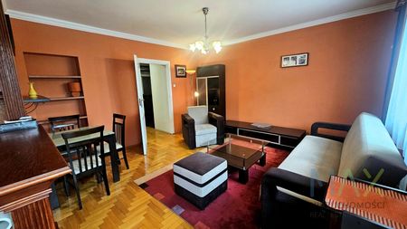 Przestronne 3 pokoje z zamykanym garażem - Photo 2