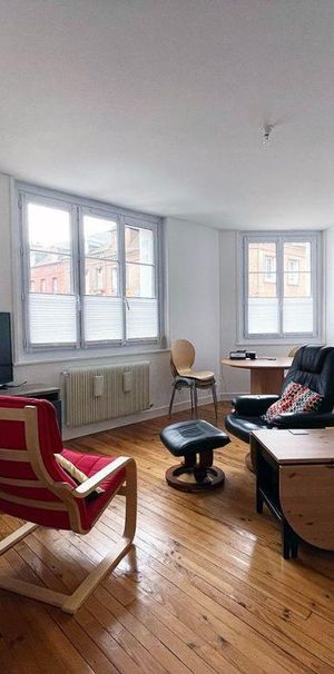 Appartement à Louer à Eu (76260) Un appartement comprenant une entrée, une cuisine, un séjo... - Photo 1