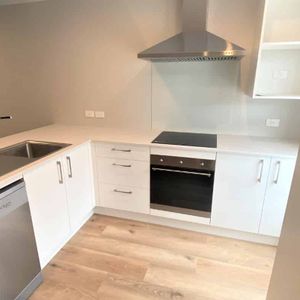 Modern 3-Bedroom Townhouse - Photo 2