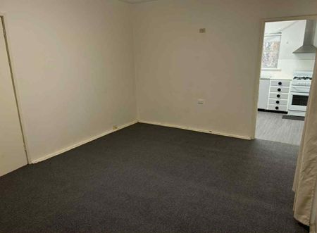 TIDY UNIT IN SOUTH TAMWORTH - Photo 2