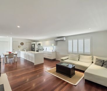 Stylish Three-Bedroom Home Close to Coolum Beach - Photo 4