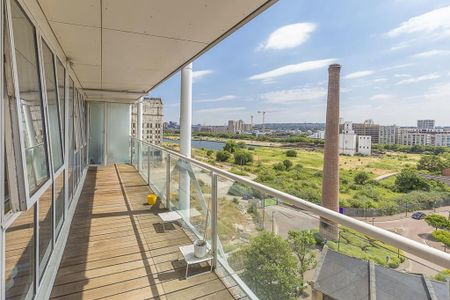 2 Bed Flat, Eastern Quay Apts, E16 - Photo 4