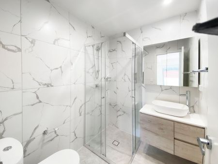 Stunning 3-bedroom, 2-bathroom Apartment - Photo 5