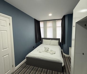 Bedsit, High Town Road, LU2 - Photo 1