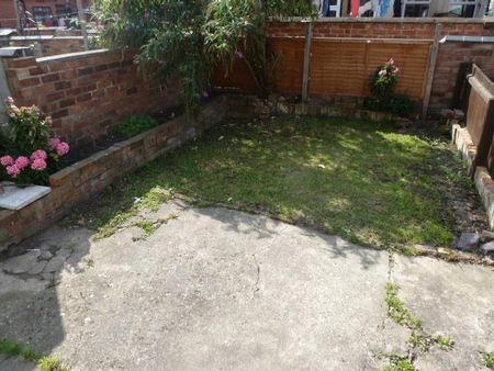 Burder Street - Photo 2