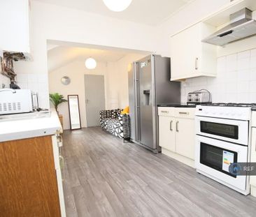 1 bedroom in a house share to rent - Photo 5