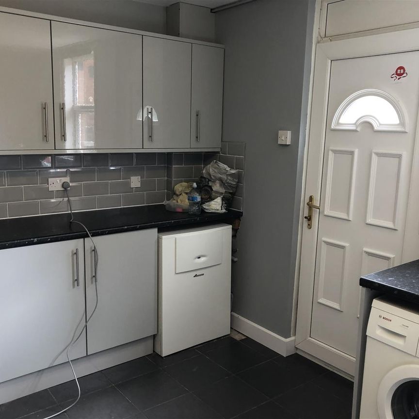 Ridgeway Terrace, Woodhouse, LS6 2HU, Leeds - Photo 1