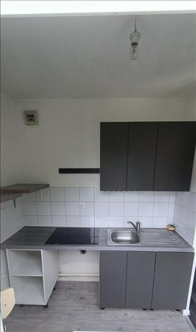 1 pièce - 28,6 m² - 2ème étage - Colocation non autorisée - Photo 2
