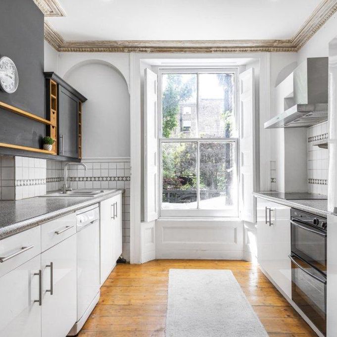 4 bedroom flat to rent - Photo 1