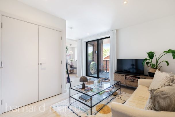 Voss Court, London - Photo 1