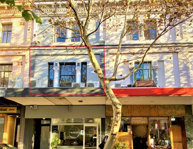 Stylish 2 Bedroom Apartment in Superior Location! - Photo 1