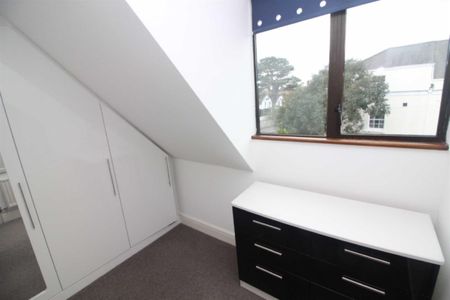 1 Bedroom Flat - Photo 2