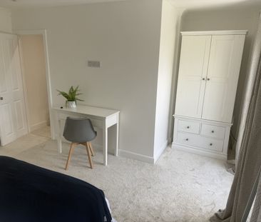 One-Bedroom House share - Photo 2