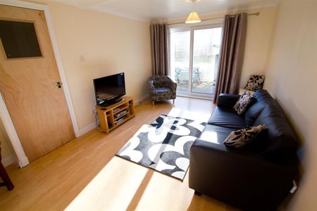 3 bedroom terraced house to rent - Photo 2