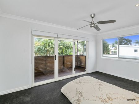 Four Bedroom Duplex With Pool - Walk To Beach - Photo 2