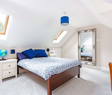 An immaculately presented four-bedroom detached family home with ga... - Photo 5