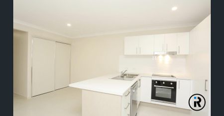 Spacious Three-Bedroom Duplex in Family-Friendly Estate - Photo 2
