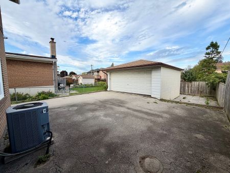 For Lease - 49 Howbert Drive Unit# Ground Floor & Basement, Toronto, Ontario - Photo 2