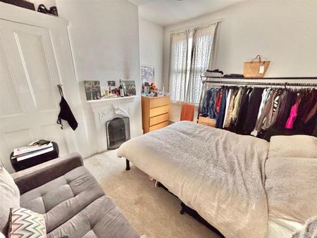 3 bedroom flat to rent - Photo 4