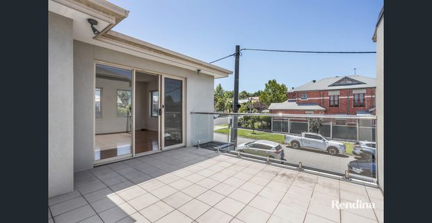 FANTASTIC CITY FRINGE LOCATION - Photo 1