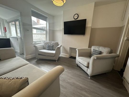 4 bedroom terraced house to rent - Photo 1