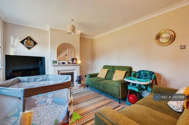 3 bedroom semi-detached house to rent - Photo 1