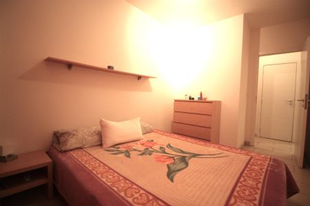 Beautiful furnished apartment with large balcony near the European Parliament in a private enclosure - Foto 5