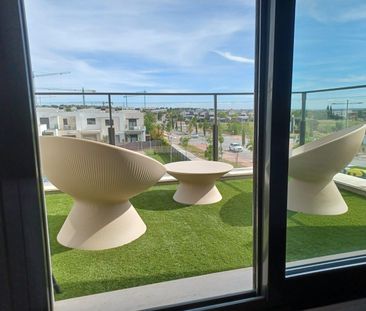 Jardín privado, diseño y luz | Chalet de esquina único en Boadilla - Photo 4