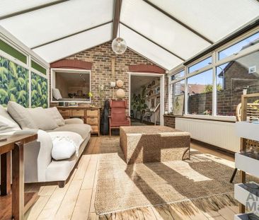 2 bedroom end of terrace house to rent - Photo 2