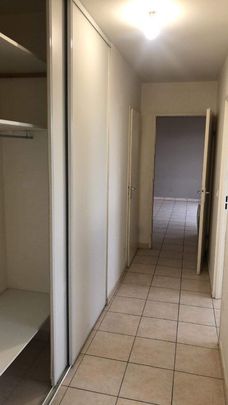 Appartement 3 pièces 61m2 MARSEILLE 4EME 931 euros - Photo 1