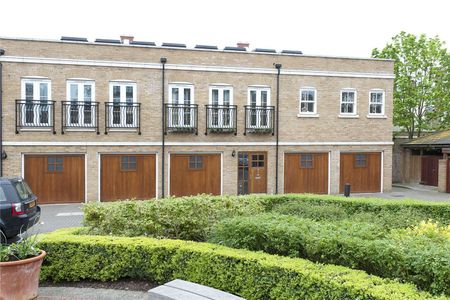A fabulous two bedroom house with a garage in this well maintained building in the heart of Battersea. - Photo 3