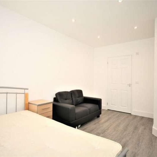 Renters Avenue, Hendon, NW4 - Photo 1