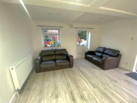 3 bedroom flat to rent - Photo 5