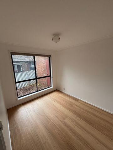 2 BEDROOM FULLY RENOVATED UNIT WITH SPLIT SYSTEM - Photo 2