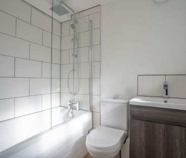 2 bedroom terraced house to rent - Photo 2