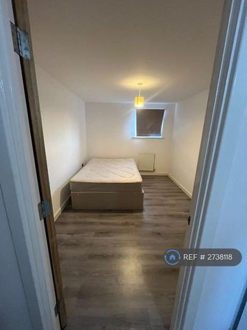 2 bedroom flat to rent - Photo 4