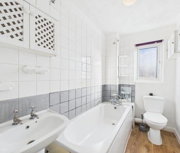 2 bedroom semi-detached house to rent - Photo 2