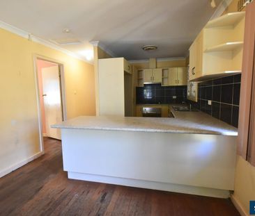 COMFORTABLE 3 BEDROOM HOME IN CONVENIENT ARMADALE LOCATION - Photo 1