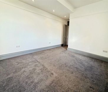 3 bedroom flat to rent - Photo 5
